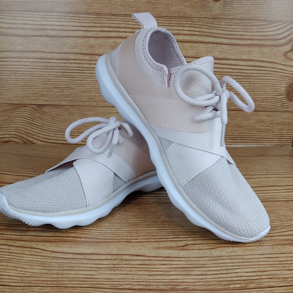 Geoform Blush Sneakers Size 7.5.          S07